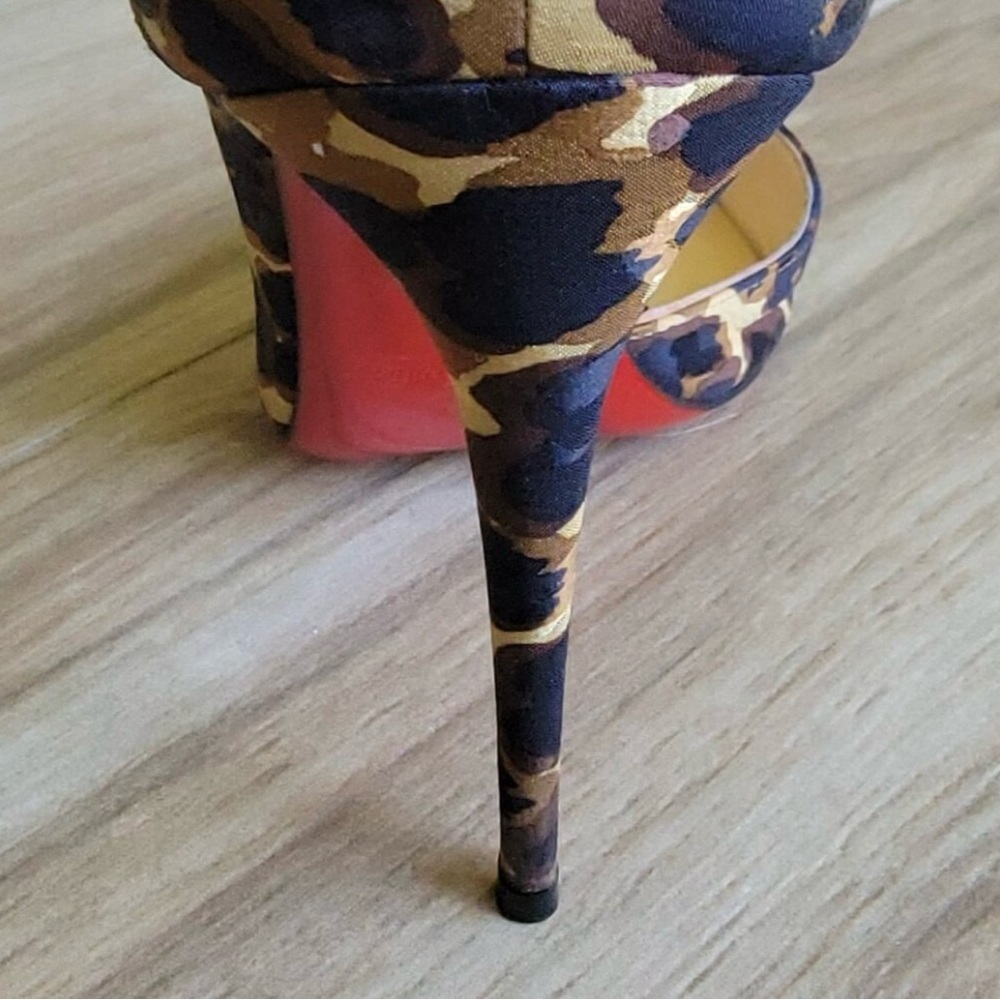 Christian Louboutin Iriza 100 Brown Silk Leopard
Sandal Heels Eur. 35.5 - Picture 16 of 16
